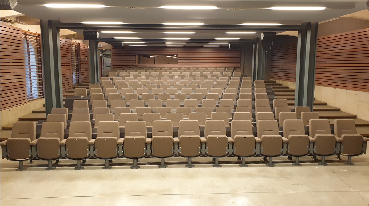 The Max auditorium voor congressen voordrachten en lezingen in Limburg